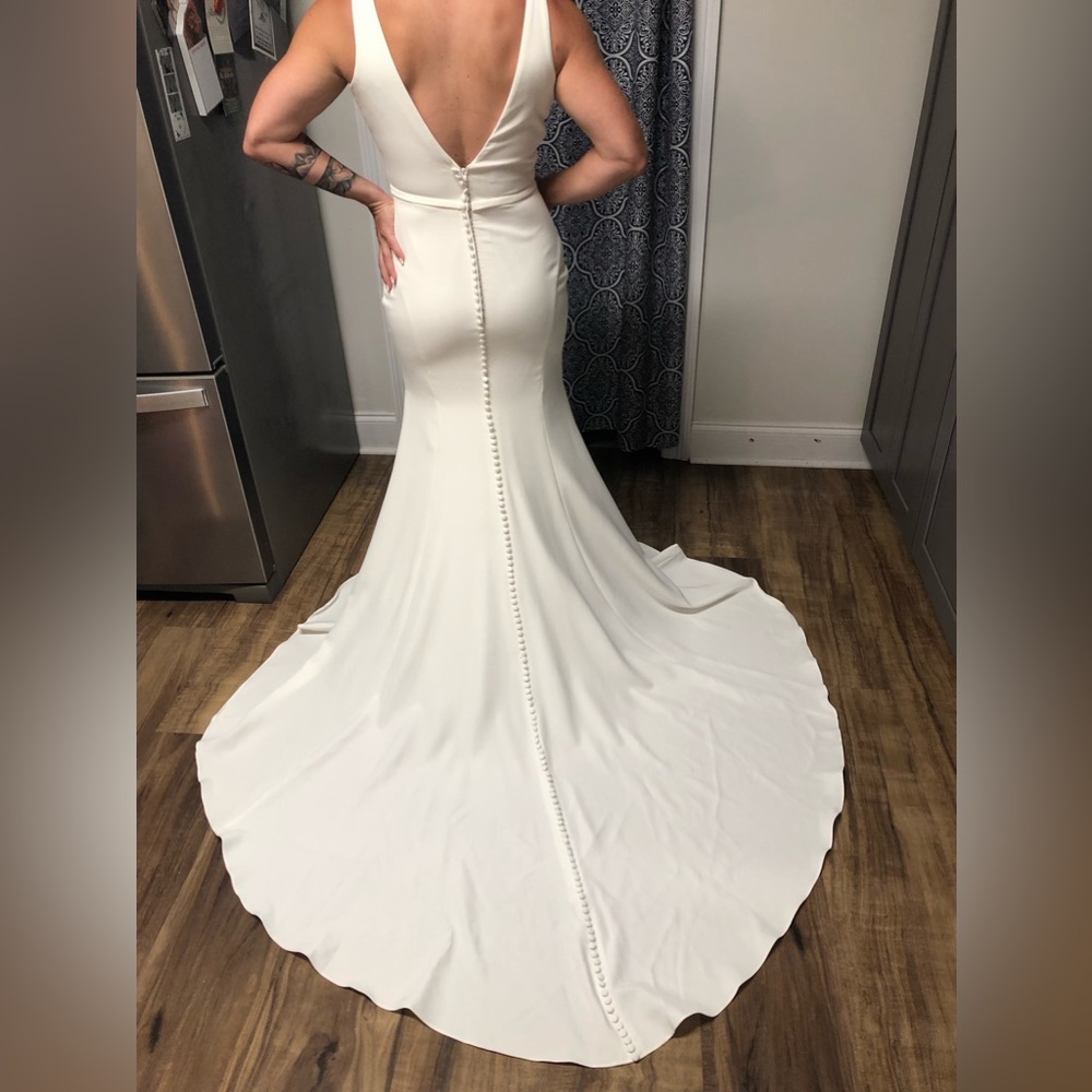 Brand new with tags Maggie Sottero size 8 wedding dress - Picture 3 of 5